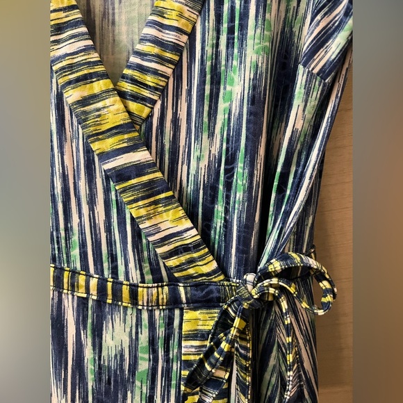 BCBG Maxazria Stylish Blue and Green Wrap Dress size small colourful bohemian - Picture 7 of 7